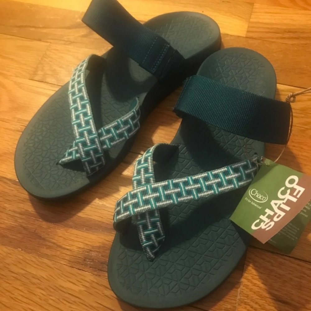 Chaco flips size 9
